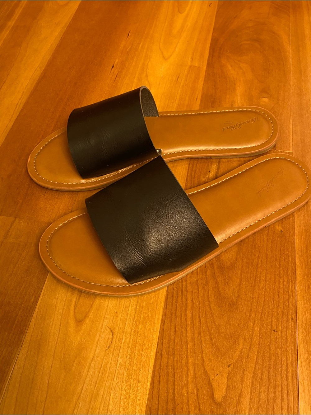 Universal Thread Slide Sandals - Picture 3 of 5